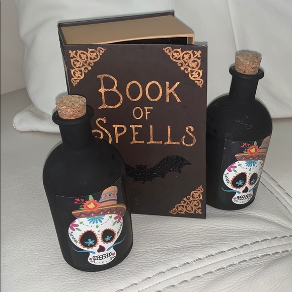 Other - Halloween Decor Set